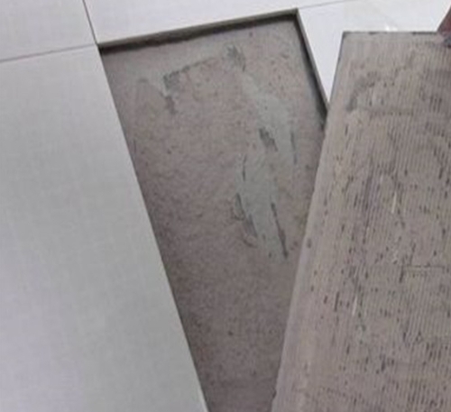睢县瓷砖空鼓维修公司分享瓷砖铺贴时如果打浆（即涂抹在瓷砖背面和基层上的砂浆或瓷砖胶）过少，会带来以下问题